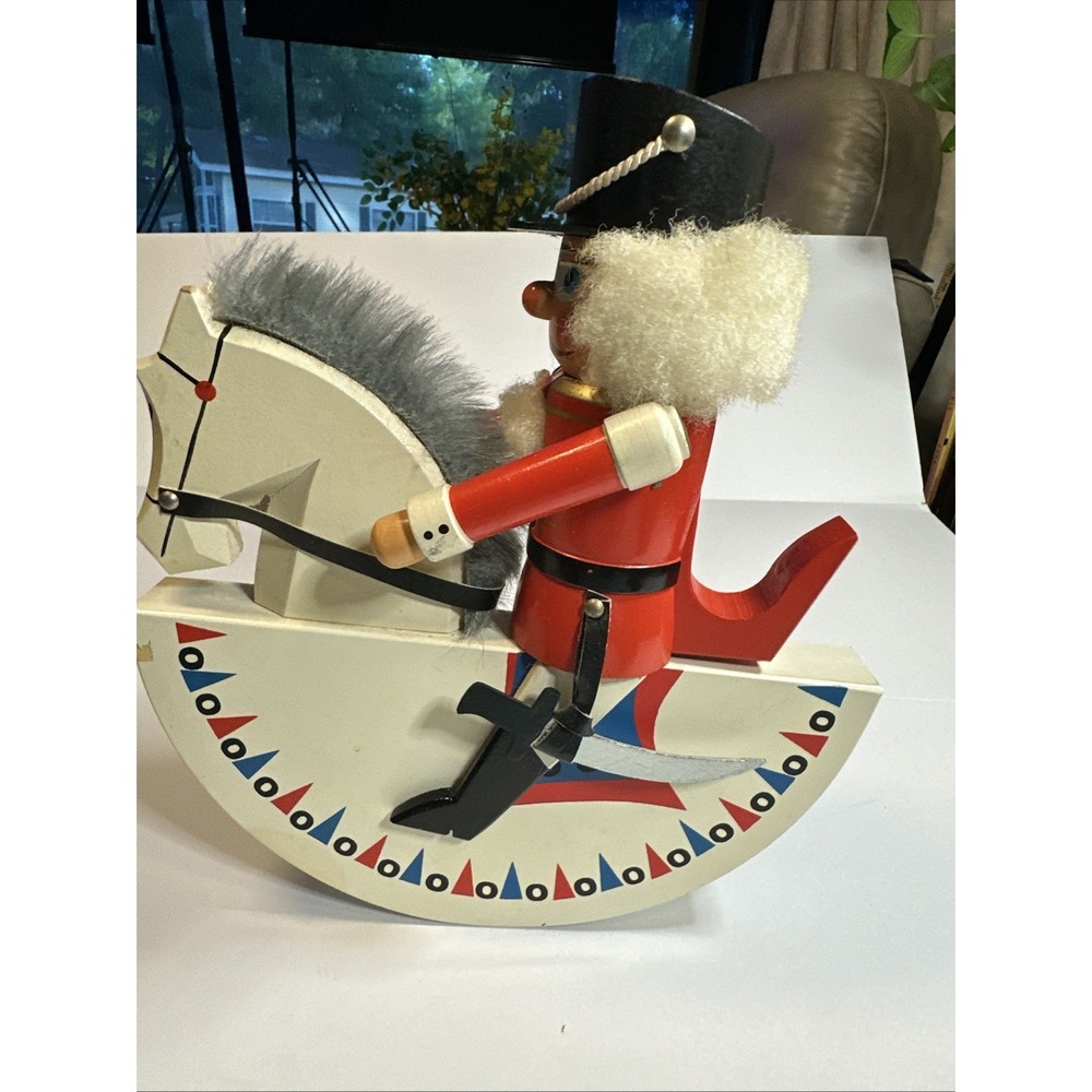 VTG Erzgebirge nutcracker. Chip On Horse Ear and Chip on Front. See Photos - Picture 4 of 10